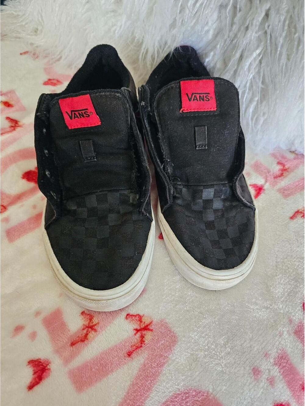 Youth Vans Shoes Checkerboard Size 6 Black & Red Skater Sneakers Off The Wall